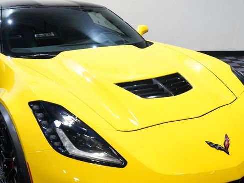 Used 2017 Chevrolet Corvette Z06 w/ Z07 Performance Package RWD image 12