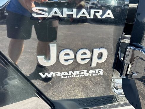 Used 2019 Jeep Wrangler Unlimited Sahara AWD/4WD image 25