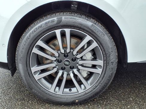 New 2025 Land Rover Range Rover SE image 9