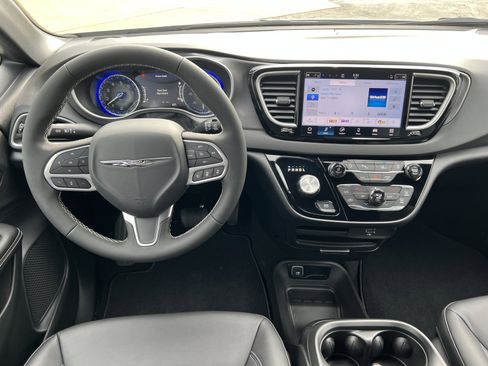 New 2026 Chrysler Voyager LX FWD image 18