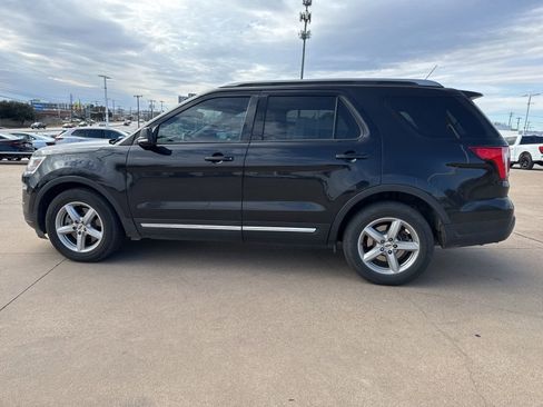 Used 2019 Ford Explorer XLT w/ Equipment Group 202A image 4