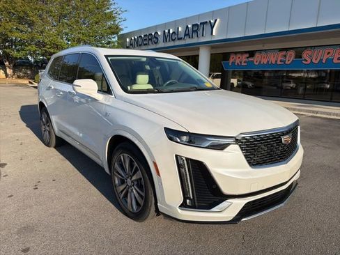 Used 2021 Cadillac XT6 Premium Luxury image 2