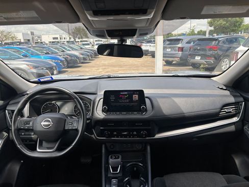 Used 2025 Nissan Rogue SV FWD image 35