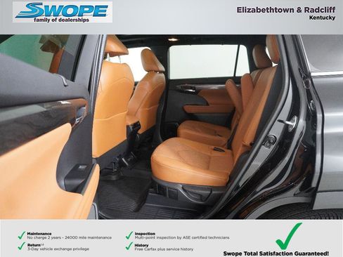Used 2024 Toyota Highlander Platinum AWD/4WD image 12