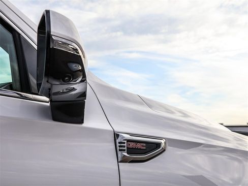 Certified 2025 GMC Yukon Denali image 11