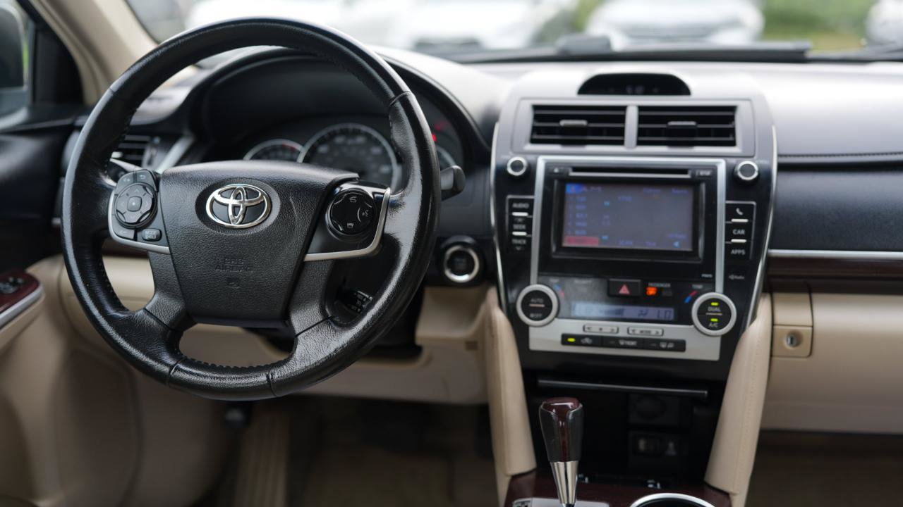 Used 2014 Toyota Camry XLE FWD image 11