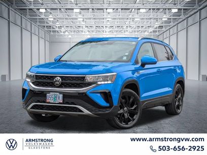 Used 2023 Volkswagen Taos SE w/ Black Wheel Package