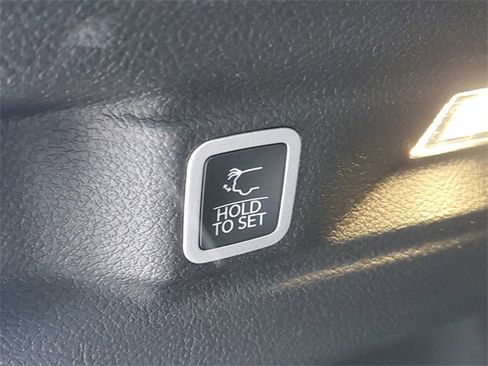 New 2025 Jeep Grand Cherokee L Altitude image 9