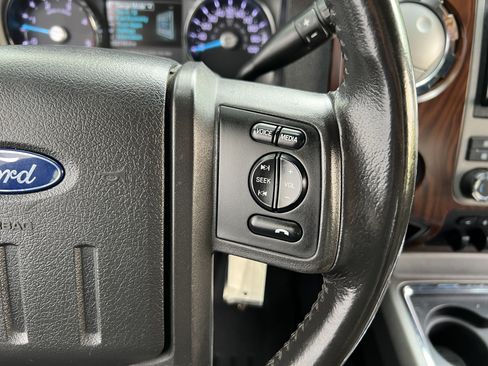 Used 2011 Ford F250 Lariat w/ Lariat Interior Pkg AWD/4WD image 25