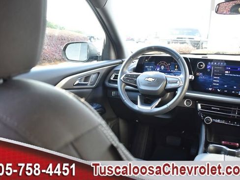 Used 2025 Chevrolet Traverse LT w/ Driver Confidence Package image 28