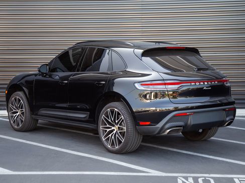 Certified 2026 Porsche Macan AWD/4WD image 3