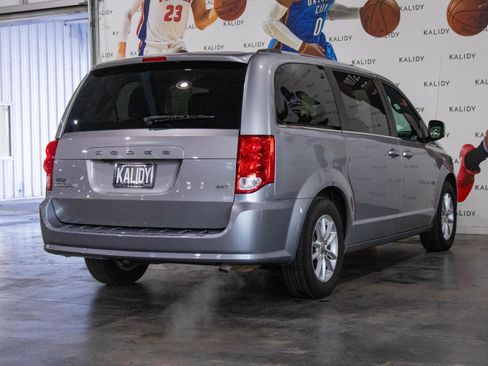 Used 2020 Dodge Grand Caravan SXT image 24