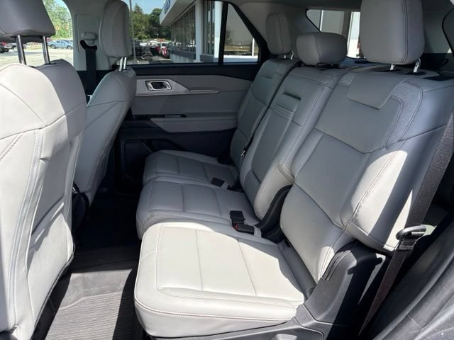 Used 2025 Ford Explorer Active w/ Active Comfort Package AWD/4WD image 18