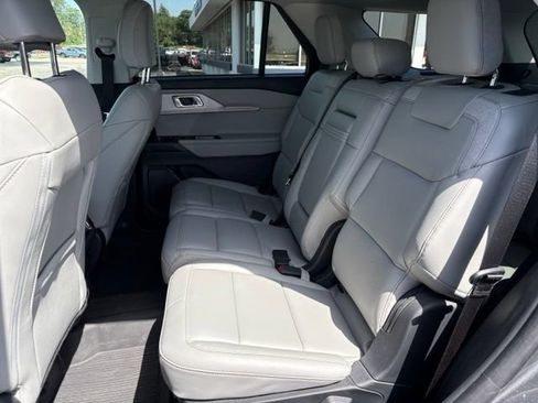 Used 2025 Ford Explorer Active w/ Active Comfort Package AWD/4WD image 18