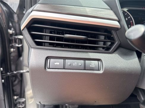 Used 2025 Nissan Altima 2.5 SV FWD image 18