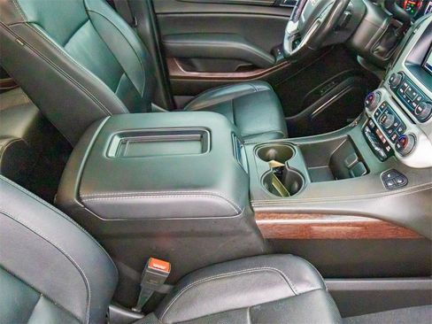 Used 2019 GMC Yukon SLT w/ HD Trailering Package image 16