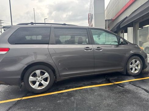 Used 2013 Toyota Sienna LE w/ Towing Pkg FWD image 12