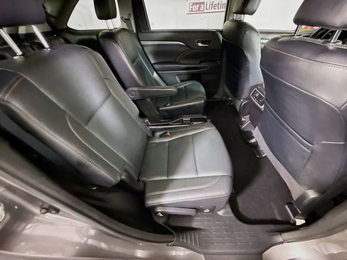 Certified 2017 Toyota Highlander Limited AWD/4WD image 34
