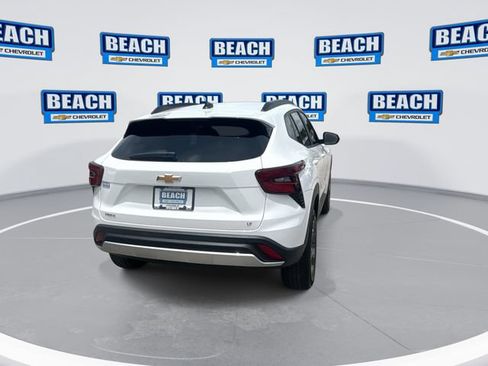 Used 2025 Chevrolet Trax LT w/ LT Convenience Package FWD image 7