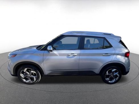Used 2025 Hyundai Venue SEL image 9