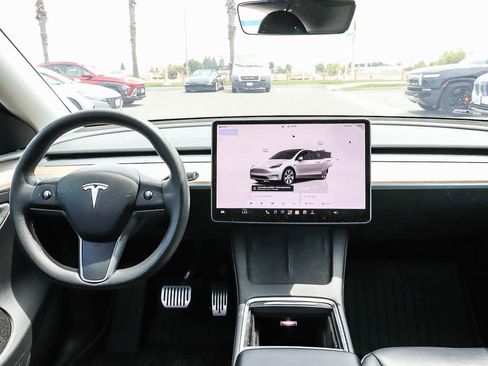 Used 2022 Tesla Model Y Long Range AWD/4WD image 21