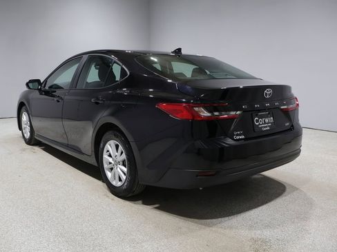Used 2025 Toyota Camry LE image 5