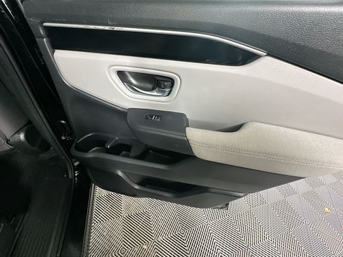 Used 2023 Honda Pilot LX image 28