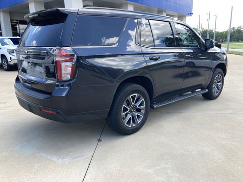 Used 2024 Chevrolet Tahoe Z71 w/ Luxury Package AWD/4WD image 2