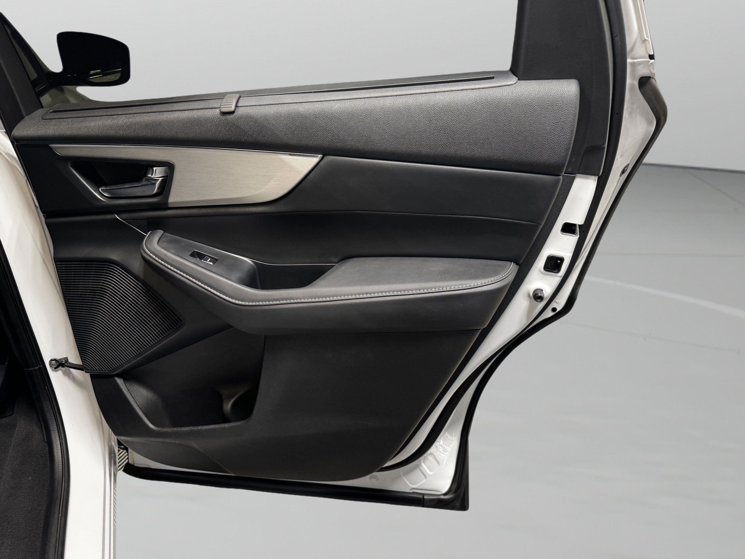 Certified 2024 Acura MDX w/ Technology Package FWD image 16