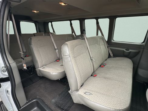 Used 2025 Chevrolet Express 3500 LT w/ LT Preferred Equipment Group RWD image 11