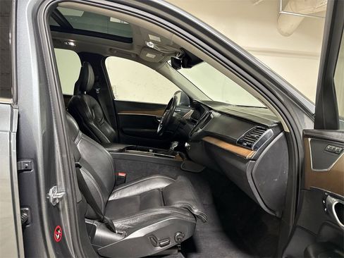 Used 2017 Volvo XC90 T6 Inscription w/ Vision Package image 23