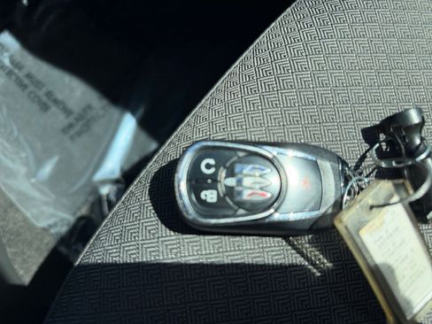 Used 2025 Buick Encore GX Preferred image 23