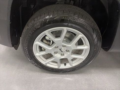 Used 2022 Jeep Renegade Latitude image 26