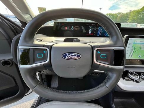 Certified 2025 Ford Expedition Active AWD/4WD image 36