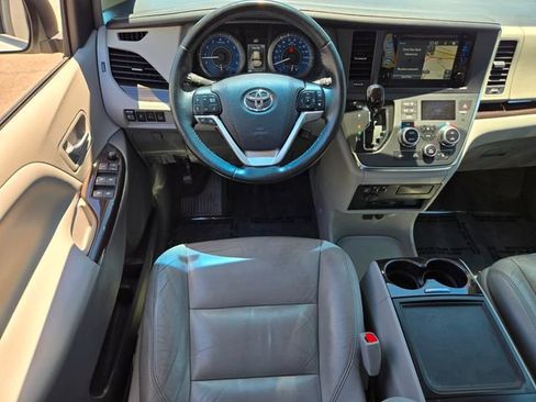 Used 2017 Toyota Sienna XLE Premium AWD/4WD image 17