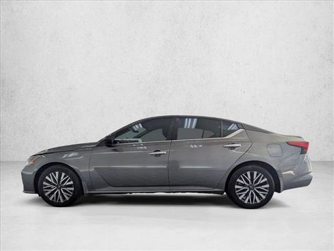 Used 2024 Nissan Altima 2.5 SV FWD image 8