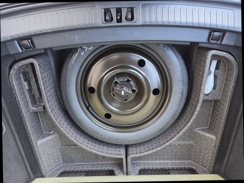 Used 2016 Lincoln MKX Reserve w/ Technology Package FWD image 36