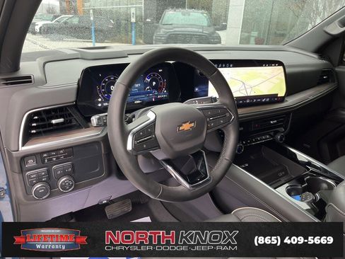 Used 2025 Chevrolet Suburban Premier image 6