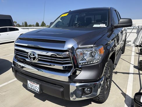 Used 2017 Toyota Tundra SR5 w/ SR5 Upgrade Package RWD image 2