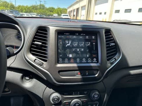 Used 2022 Jeep Cherokee Trailhawk w/ Premium Leather Package AWD/4WD image 7