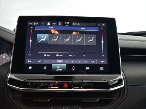 New 2026 Jeep Compass Latitude w/ Sun and Sound Group image 21