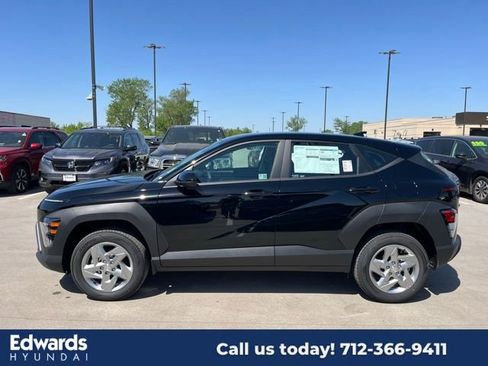 New 2025 Hyundai Kona SE image 8