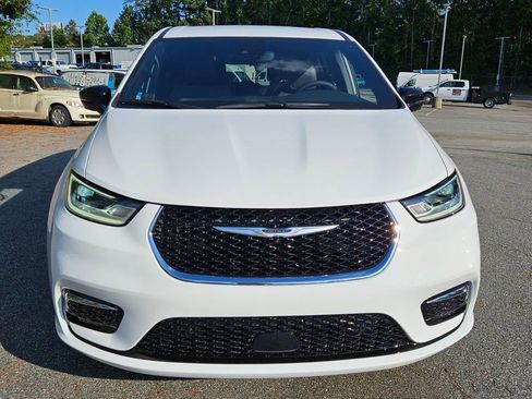New 2026 Chrysler Pacifica Select image 2