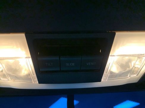 Used 2017 Ford Expedition XLT AWD/4WD image 27