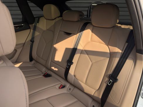 Certified 2025 Porsche Macan AWD/4WD image 30