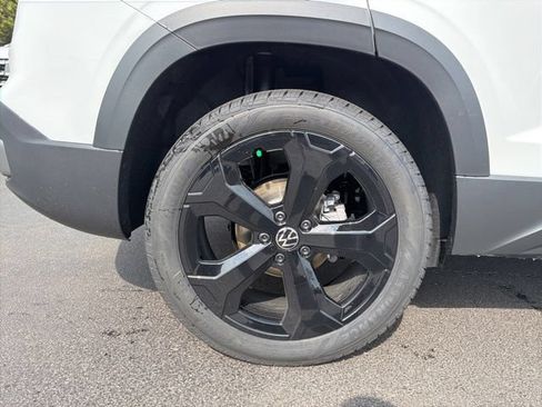New 2026 Volkswagen Taos SE AWD/4WD image 9