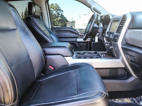 Used 2018 Ford F250 Lariat w/ Lariat Value Package AWD/4WD image 32