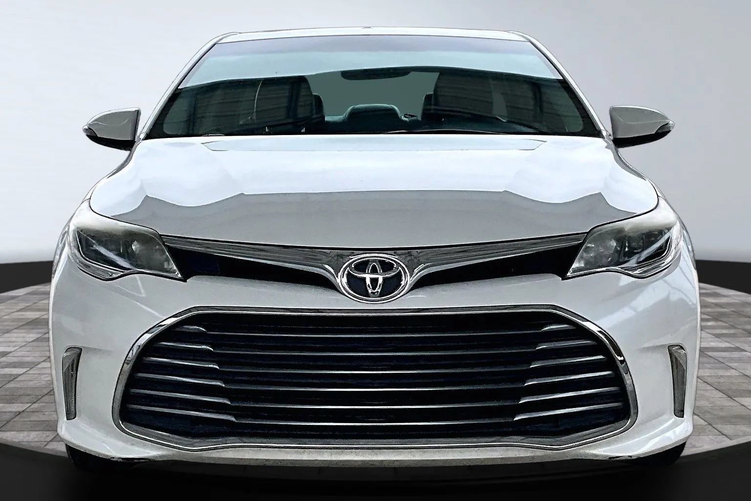 Used 2016 Toyota Avalon XLE Plus FWD image 2