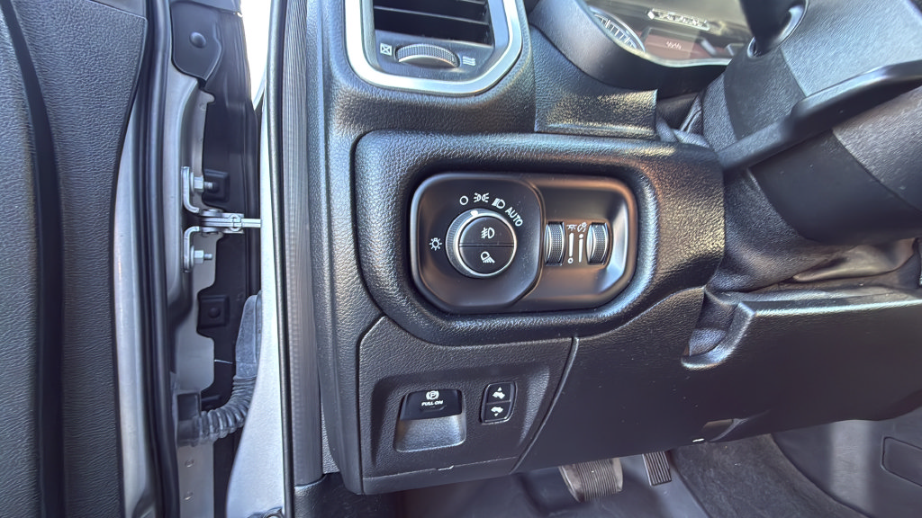 Used 2021 RAM 1500 Laramie AWD/4WD image 36