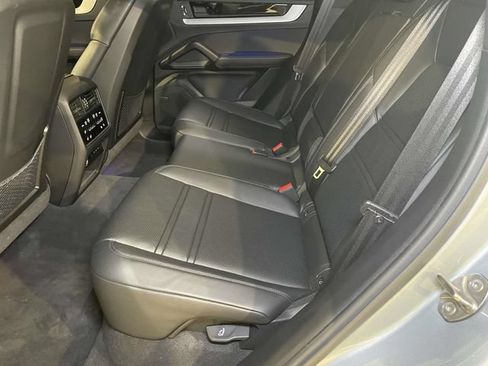 Certified 2025 Porsche Cayenne Coupe AWD/4WD image 19
